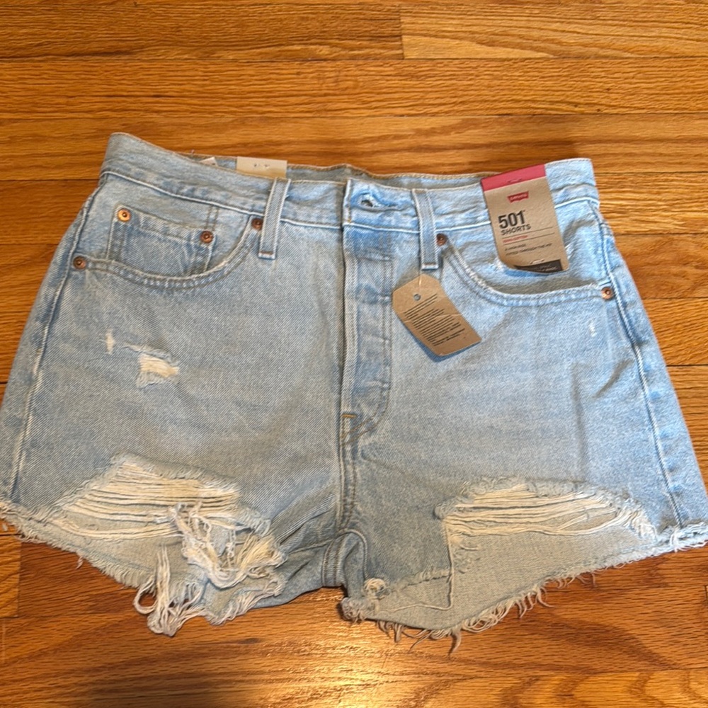 NWT Levi's Women's Light Wash Denim Shorts